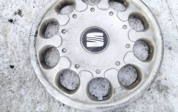 Seat Toledo II (1M) R15 wheel hub/cap/trim 1m0601147