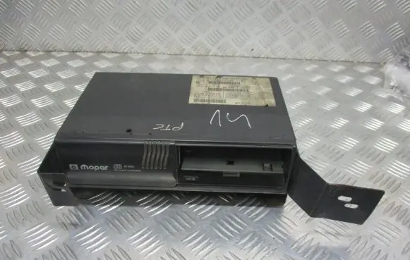 Chrysler PT Cruiser CD/DVD changer 
