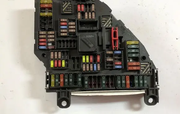 BMW 5 F10 F11 Fuse module 9252813 925281301 317033451F