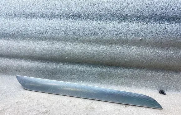 Audi Q3 8U Front door trim bar 8U0867410
