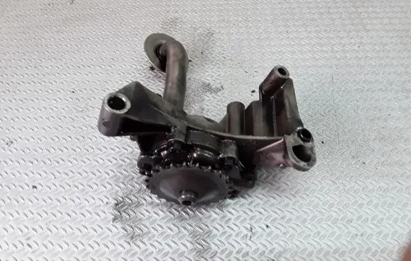 Volkswagen Caddy Oil pump 038115105C