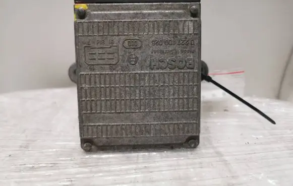 Mercedes-Benz W123 Ignition amplifier control unit 0227100025
