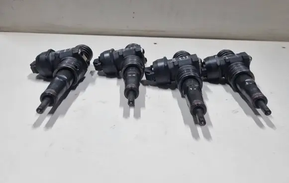 Skoda Octavia Mk2 (1Z) Fuel injector 0414720215