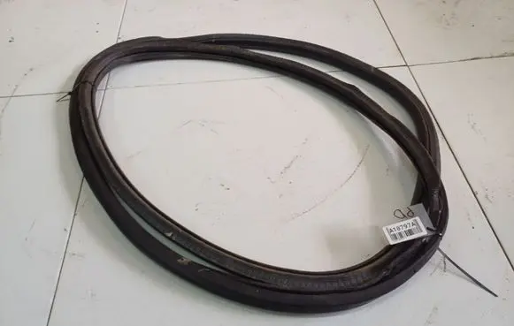 Volkswagen Touran I Rubber seal front coupe door 