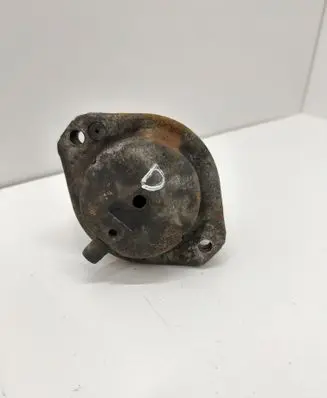 BMW 5 E60 E61 Engine mount bracket 