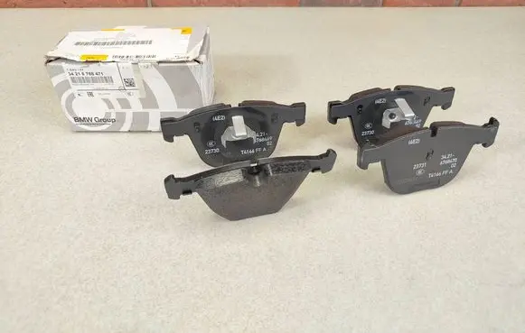 BMW 5 E60 E61 Brake pads (rear) 6768471 0403290 6763305