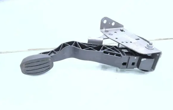 Opel Grandland X Clutch pedal 9824807580