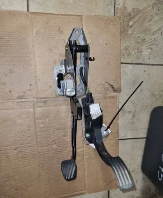 Ford Focus Pedal assembly BV612467GB