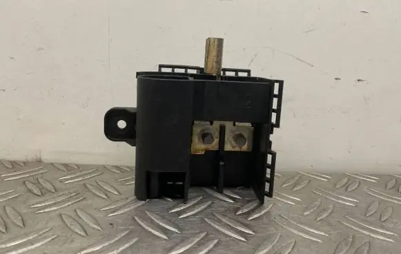 Volkswagen PASSAT CC Battery relay fuse 1K0937517