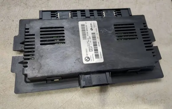 BMW X1 E84 Air suspension control unit module (rear) 9263797 5324848W1 2527855