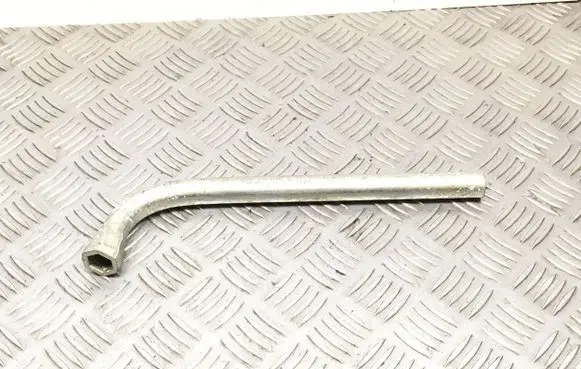 Volkswagen Polo IV 9N3 Wheel nut wrench 4D0012219A