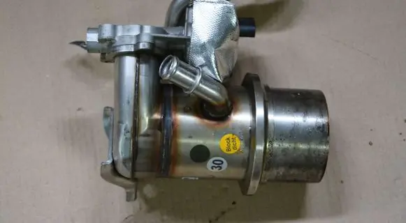 Volkswagen Scirocco EGR valve cooler 04L131512