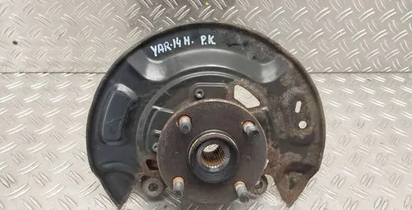 Toyota Yaris Front wheel hub 