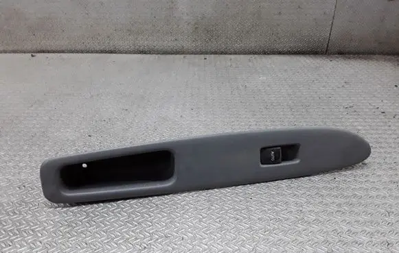 Toyota Avensis Verso Electric window control switch 8403044020