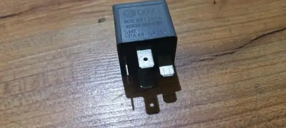 Volkswagen PASSAT B5.5 Other relay 8d0951253a V23134-B52-X301