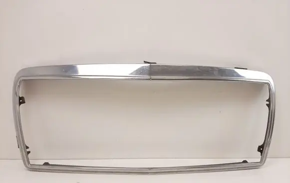 Mercedes-Benz E W124 Front bumper upper radiator grill