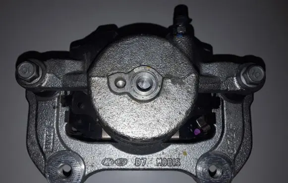 Hyundai Tucson TL Front brake caliper LR8150923