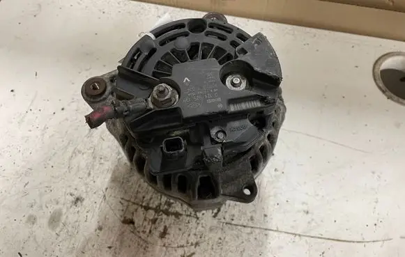 Renault Megane II Generator/alternator 0124525139 8200660034