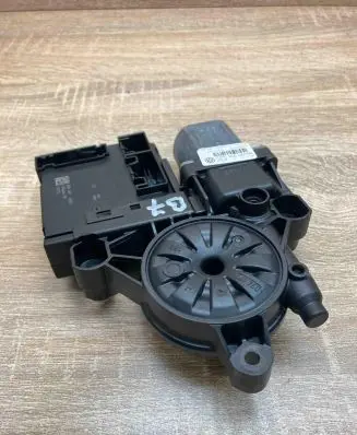 Volkswagen PASSAT B7 Front door window regulator motor 3C0959792C 3AA959702A