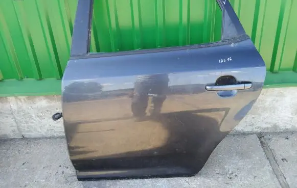 KIA Ceed Rear door