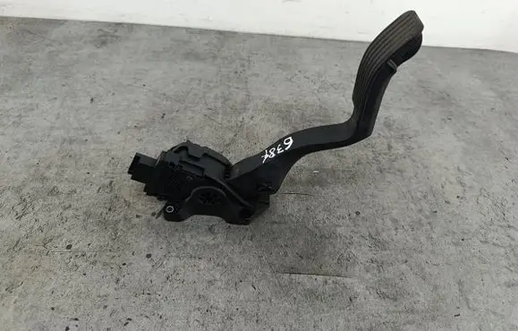 Peugeot 308 Accelerator throttle pedal 