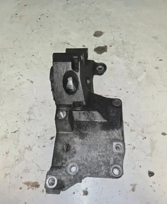 Volkswagen Polo IV 9N3 Generator/alternator bracket 038903143AC