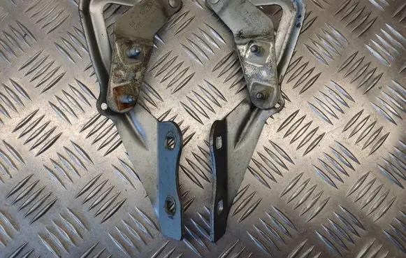 Ford Focus Engine bonnet/hood hinges 4M5116800AA 4M5116801AA