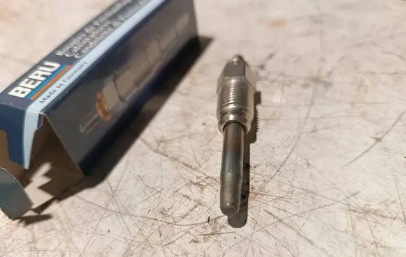 Renault Megane I Glow plug 0100226253