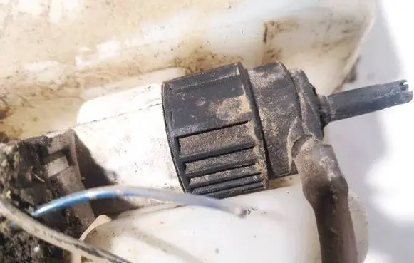 Opel Frontera B Windscreen/windshield washer pump