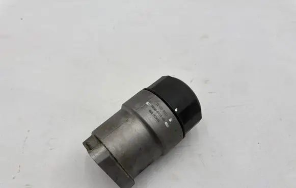 Land Rover Range Rover Sport L494 Oil filter mounting bracket 8W936714AD