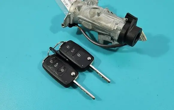 Volkswagen Golf VI Ignition lock IMPRK1582414