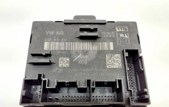 Skoda Superb B8 (3V) Door control unit/module 5Q0959393E 5Q0959393B