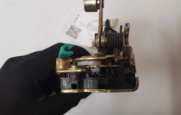 Chrysler PT Cruiser Front door lock
