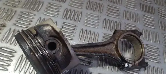 Nissan Sunny Piston with connecting rod