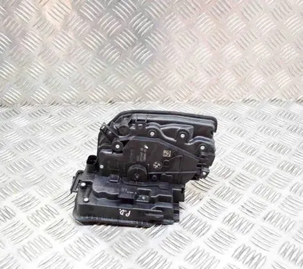 BMW X4 G02 Front door lock 2711542 A052111