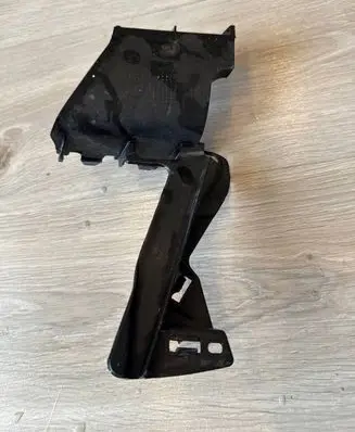 Mercedes-Benz C W204 Front bumper mounting bracket A2048850916 2048850916