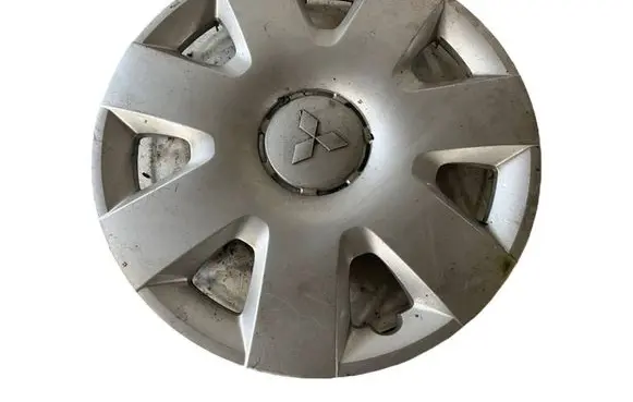 Mitsubishi Outlander R16 wheel hub/cap/trim 4252A039