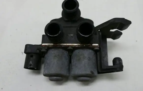 BMW 3 E36 Coolant heater control valve 8375792