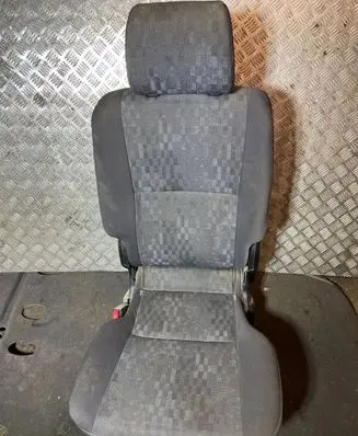 Toyota Avensis Verso Second row seats 