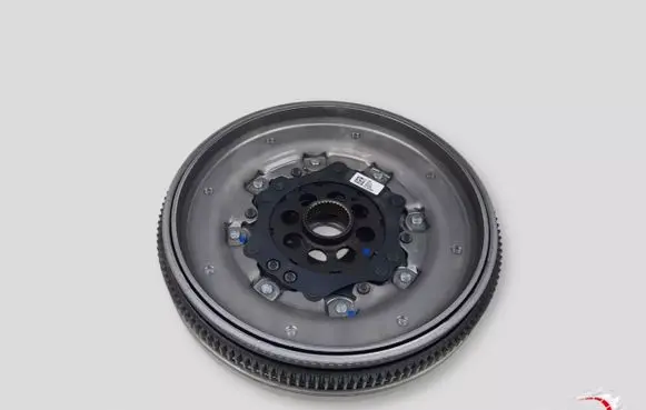 Volkswagen PASSAT B8 Dual mass flywheel 05L105266K