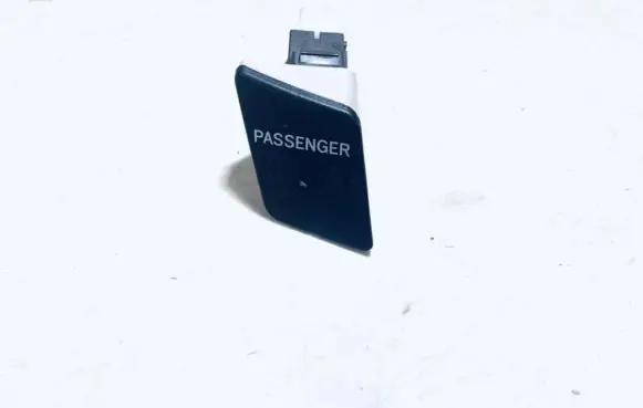 Passenger airbag on/off switch