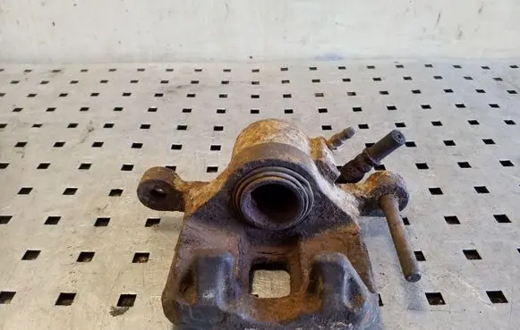 Opel Frontera B Rear brake caliper