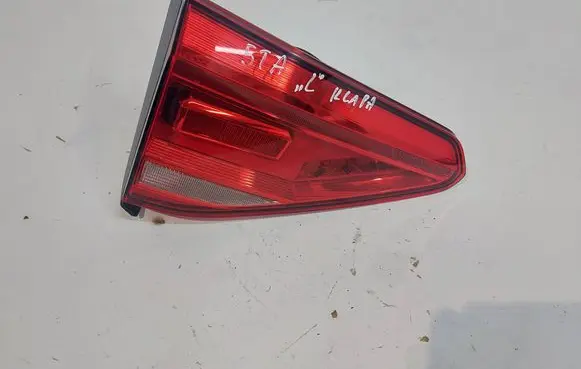 Tailgate rear/tail lights