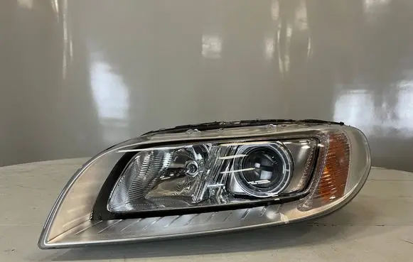 Volvo V70 Headlight/headlamp 31420013