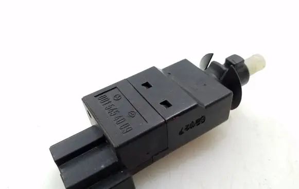 Mercedes-Benz CLS C219 Brake pedal sensor switch A0015454009