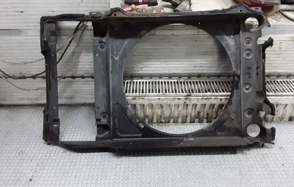 Audi A2 Radiator cooling fan shroud 8Z0121207B