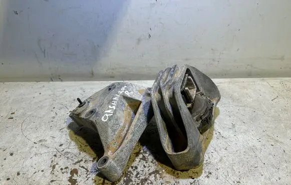 Nissan Qashqai Engine mount bracket 112327345R