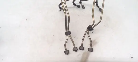 Fuel injector supply line/pipe