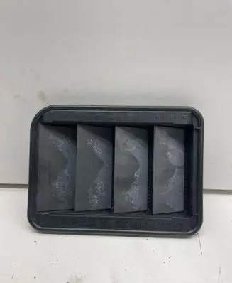 Quarter panel pressure vent