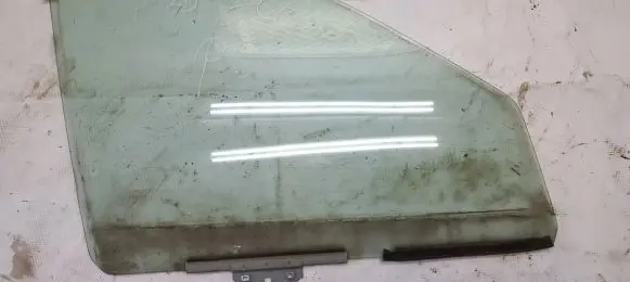 Ford Escort Front door window glass four-door